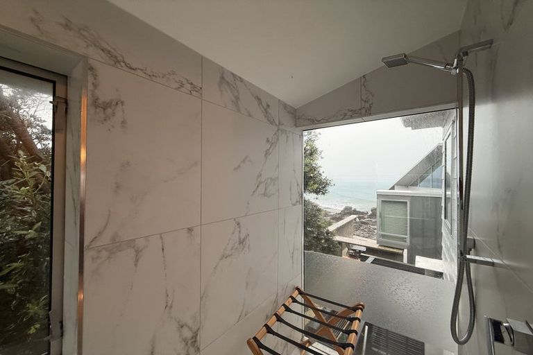 Photo of property in 281 Queens Drive, Lyall Bay, Wellington, 6022