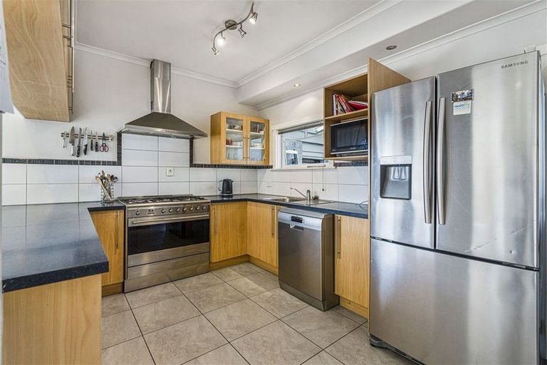 Photo of property in 15 Roa Road, Fendalton, Christchurch, 8041