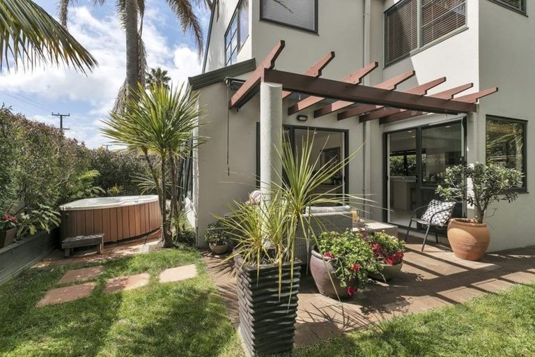 Photo of property in 4/39 Church Street, Northcote Point, Auckland, 0627