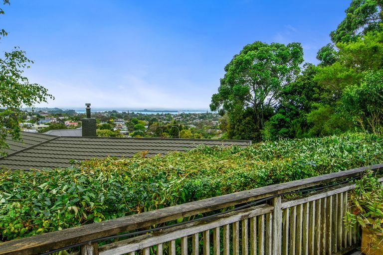 Photo of property in 195 Golf Road, Titirangi, Auckland, 0604