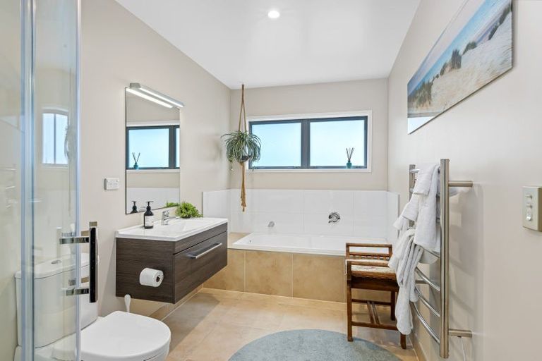 Photo of property in 4 Manhattan Rise, Orewa, 0931