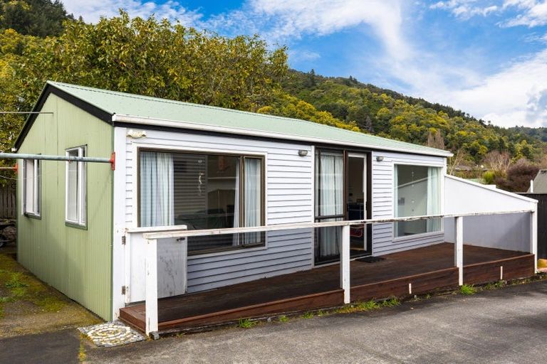 Photo of property in 146a Waikawa Road, Picton, 7220