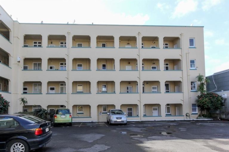 Photo of property in Devonport Apartments, 42/127 Saint Aubyn Street, New Plymouth, 4310