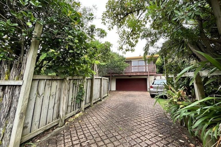 Photo of property in 15 Kingsclere Place, Goodwood Heights, Auckland, 2105