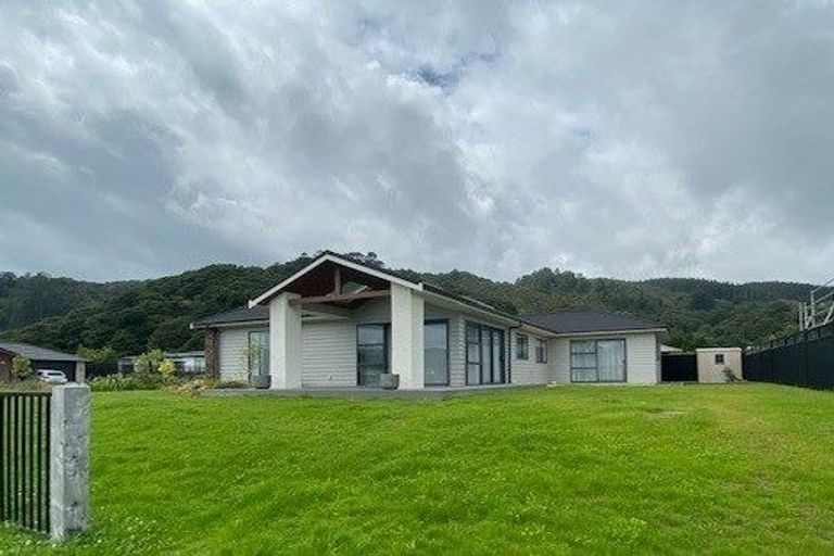 Photo of property in 7 Hopkirk Avenue, Wallaceville, Upper Hutt, 5018