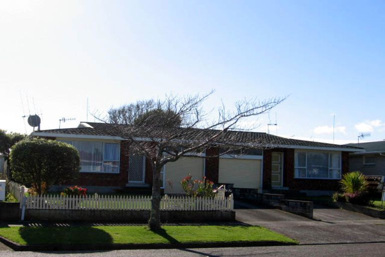 Photo of property in 11 Henare Street, West End, Palmerston North, 4412