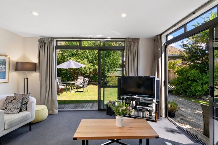 Photo of property in 8a Amber Close, Arthurs Point, Queenstown, 9371