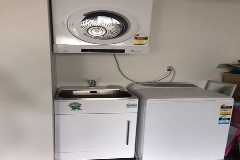 Photo of property in 11 Bickerton Rise, Churton Park, Wellington, 6037