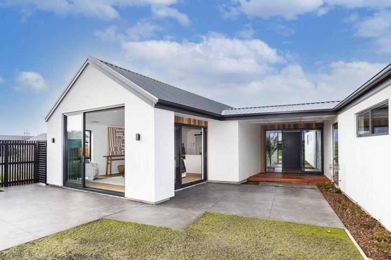 Photo of property in 100 Skibbereen Drive, Halswell, 8025