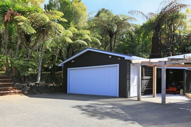 Photo of property in 22 Rimu Road, Oratia, Auckland, 0604