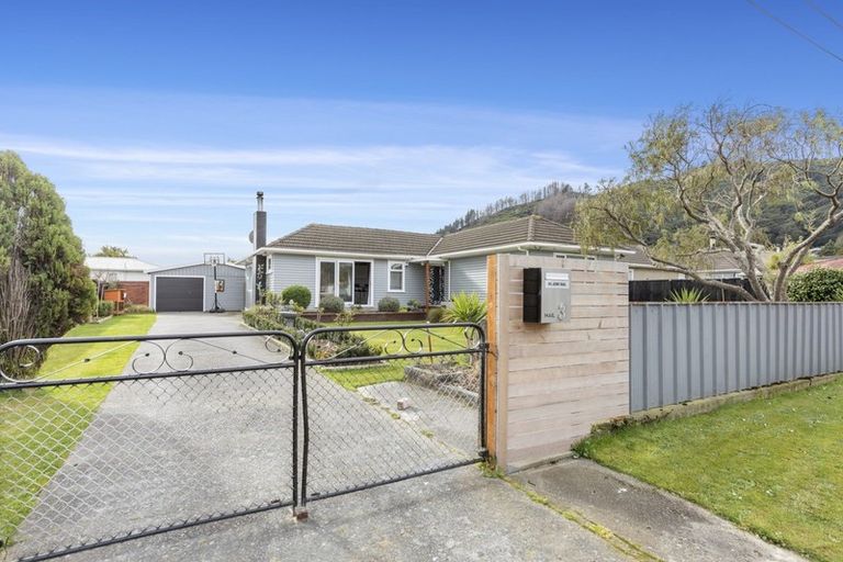 Photo of property in 3 Wright Street, Wainuiomata, Lower Hutt, 5014
