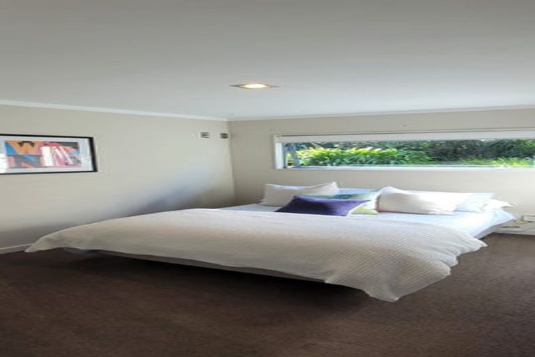 Photo of property in 28 Veale Road, Frankleigh Park, New Plymouth, 4310