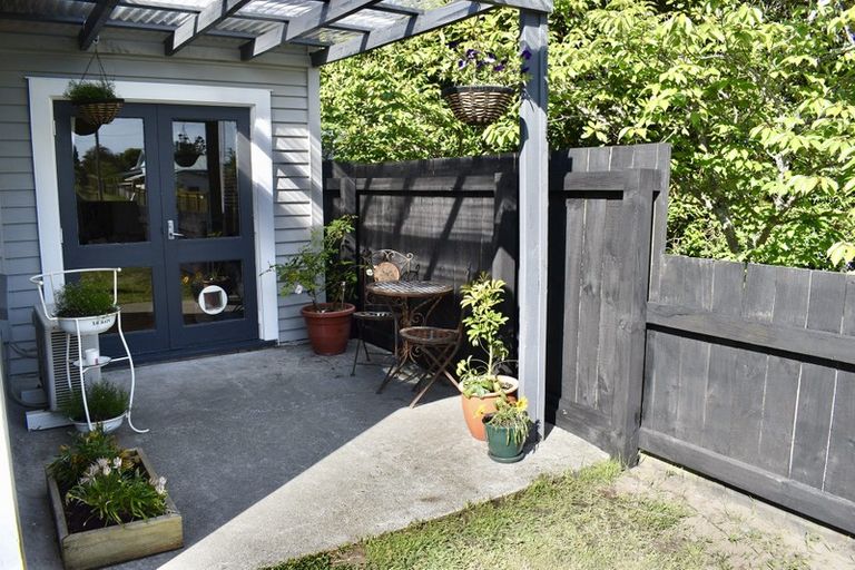 Photo of property in 27 Toi Street, Otaki Beach, Otaki, 5512