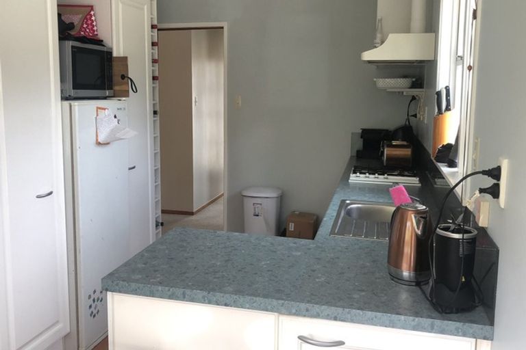 Photo of property in 21 Battle Place, Glenfield, Auckland, 0629