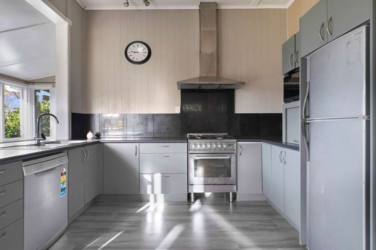 Photo of property in 2442 South Head Road, South Head, Helensville, 0874