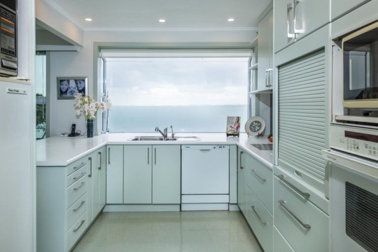 Photo of property in 1/187 Beach Road, Castor Bay, Auckland, 0620