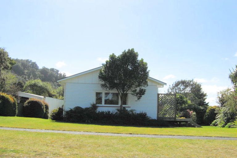 Photo of property in 5 Hauraki Terrace, Pukawa Bay, Turangi, 3381