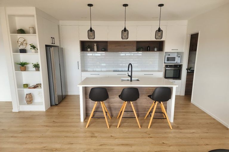 Photo of property in 7 Tautoru Avenue, Orewa, 0931