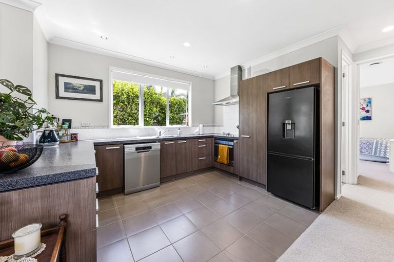 Photo of property in 7f Clearwater Cove, West Harbour, Auckland, 0618