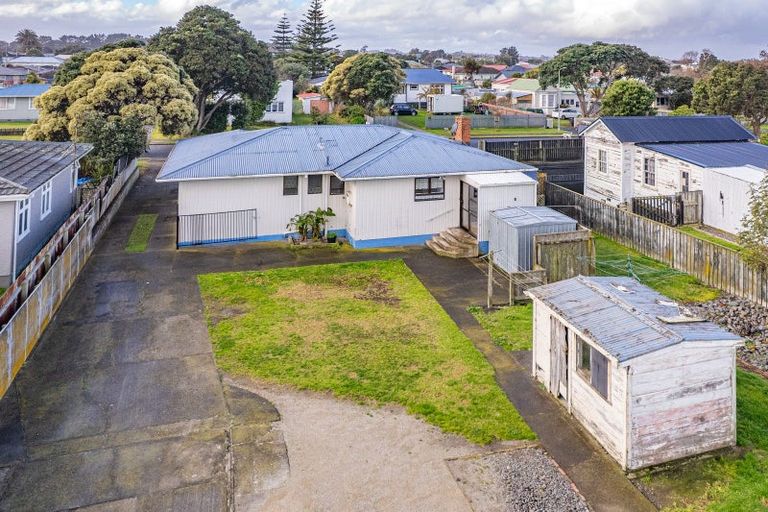 Photo of property in 8 Tongariro Street, Castlecliff, Whanganui, 4501