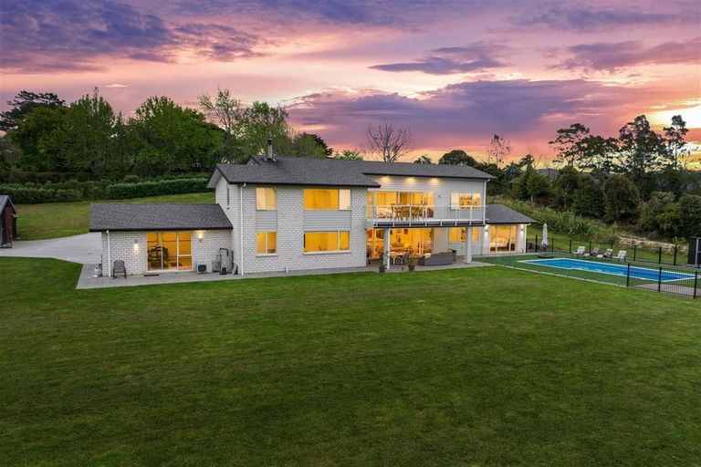 Photo of property in 15 Nola Road, Oratia, Auckland, 0604