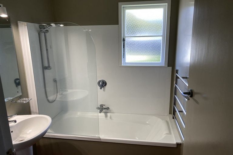 Photo of property in 12 Mokau Place, Terrace End, Palmerston North, 4410