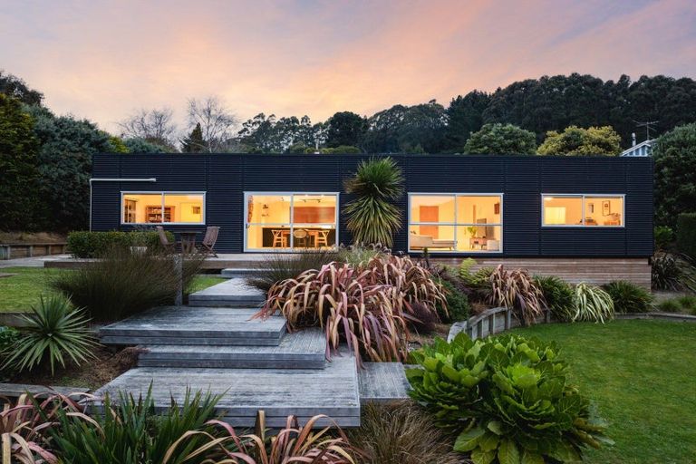 Photo of property in 35 Waikana Street, Broad Bay, Dunedin, 9014