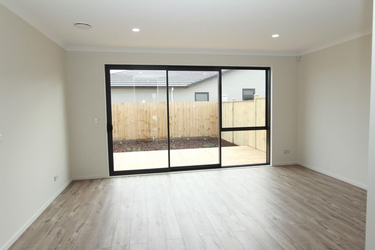 Photo of property in 9 Karokaro Road, Takanini, 2112