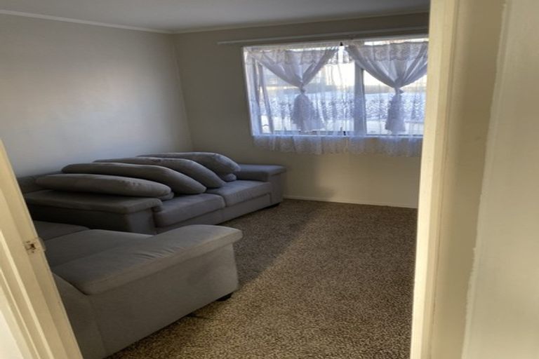 Photo of property in 2/11 Etherton Drive, Weymouth, Auckland, 2103