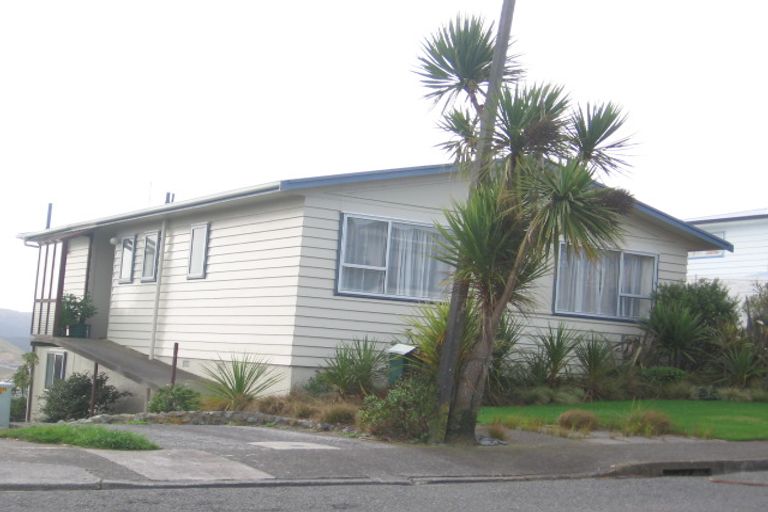 Photo of property in 27 Lomita Road, Johnsonville, Wellington, 6037
