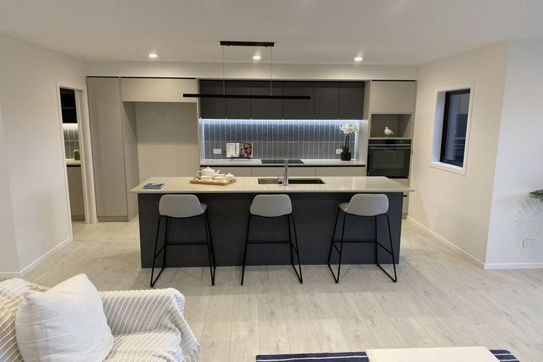 Photo of property in 14 Annie Aranui Drive, Poraiti, 4182