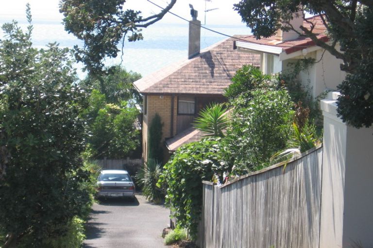 Photo of property in 17a Bournemouth Terrace, Murrays Bay, Auckland, 0630