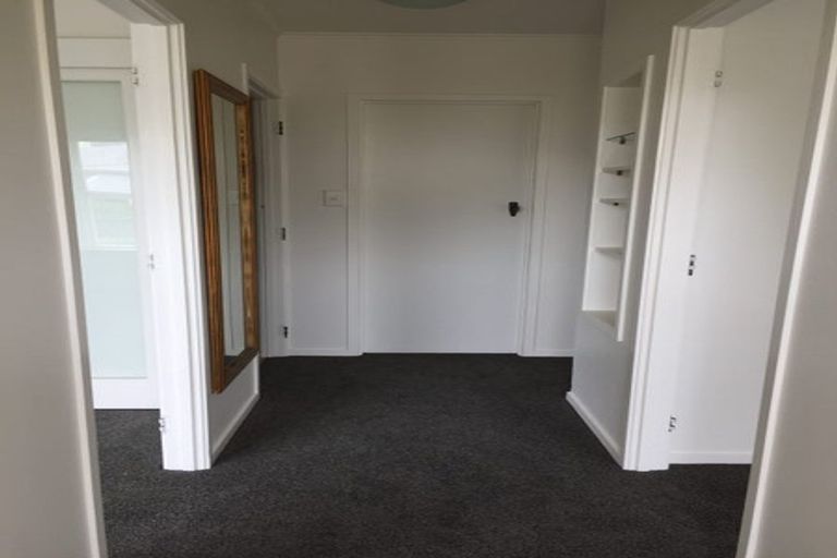 Photo of property in 2/11 Wicklow Road, Narrow Neck, Auckland, 0622