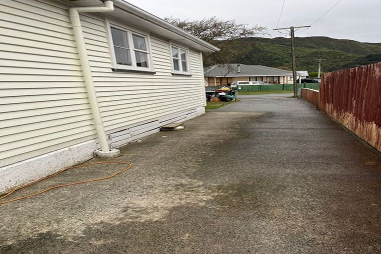 Photo of property in 9 Atiawa Crescent, Waiwhetu, Lower Hutt, 5010