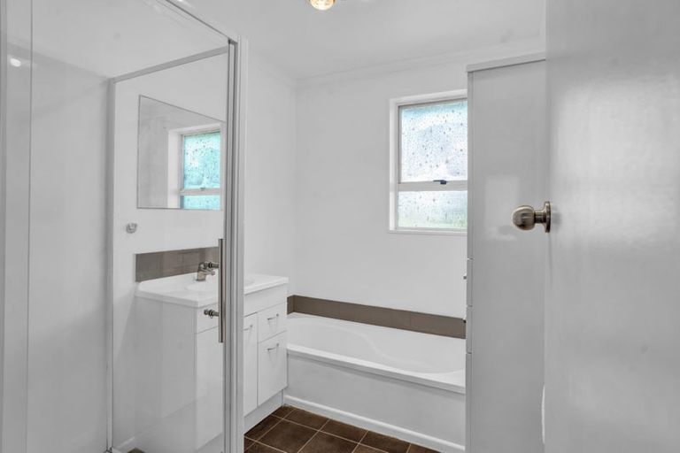 Photo of property in 11 Warkworth Grove, Bell Block, New Plymouth, 4312