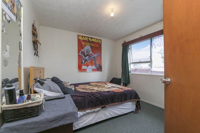 Photo of property in 2/89 Bruce Mclaren Road, Henderson, Auckland, 0612