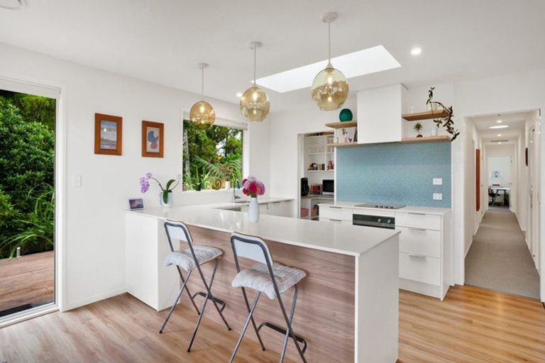 Photo of property in 16 Atutahi Street, Hurdon, New Plymouth, 4310