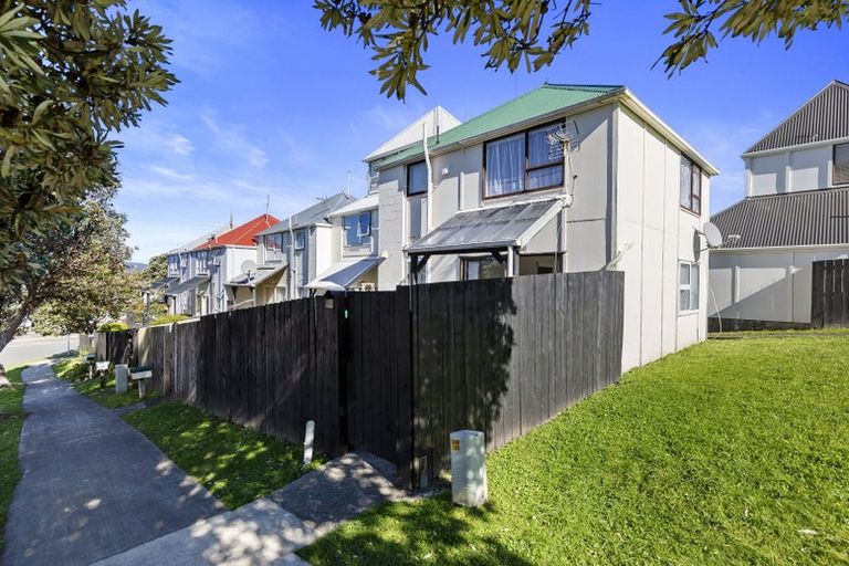 Photo of property in 128 Akaroa Drive, Maupuia, Wellington, 6022