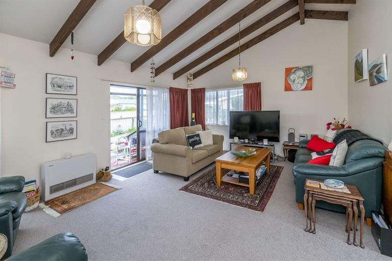 Photo of property in 6 Renata Road, Otaki, 5512