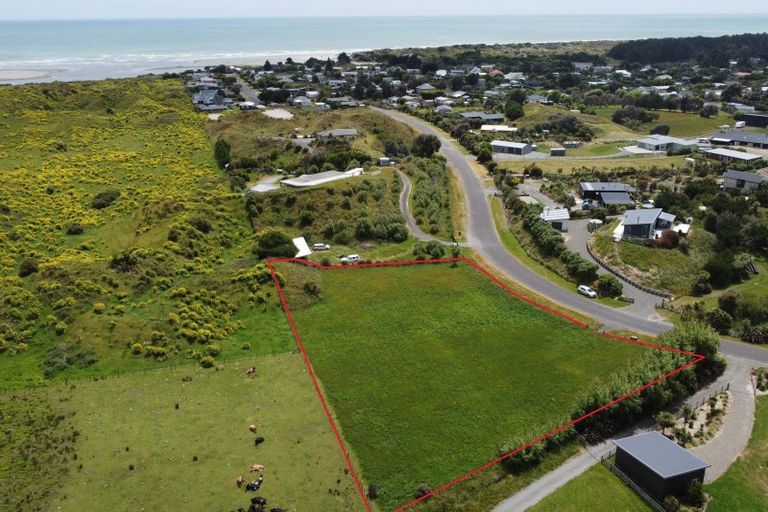 Photo of property in 30 Strathnaver Drive, Waikawa Beach, Manakau, 5573