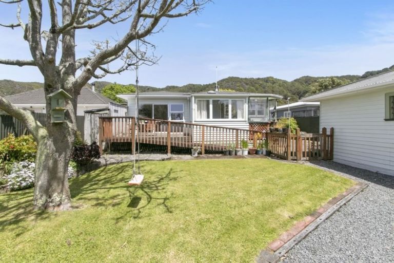 Photo of property in 160 Wainuiomata Road, Wainuiomata, Lower Hutt, 5014