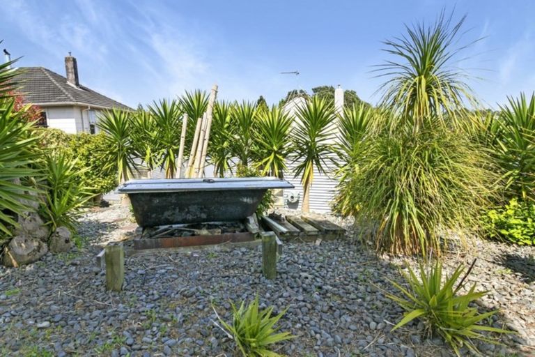 Photo of property in 90 Cook Street, Marfell, New Plymouth, 4310