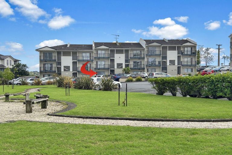 Photo of property in 3a/71 Spencer Road, Oteha, Auckland, 0632