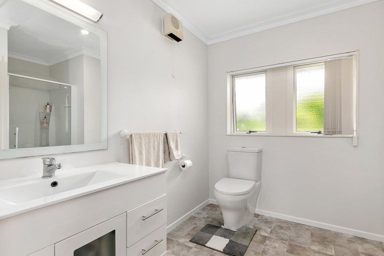 Photo of property in 66 Omokoroa Road, Omokoroa, 3114