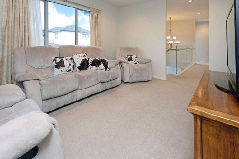 Photo of property in 25 Andy Crescent, Flat Bush, Auckland, 2016