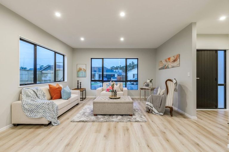 Photo of property in 15 Ropere Street, Kumeu, 0810