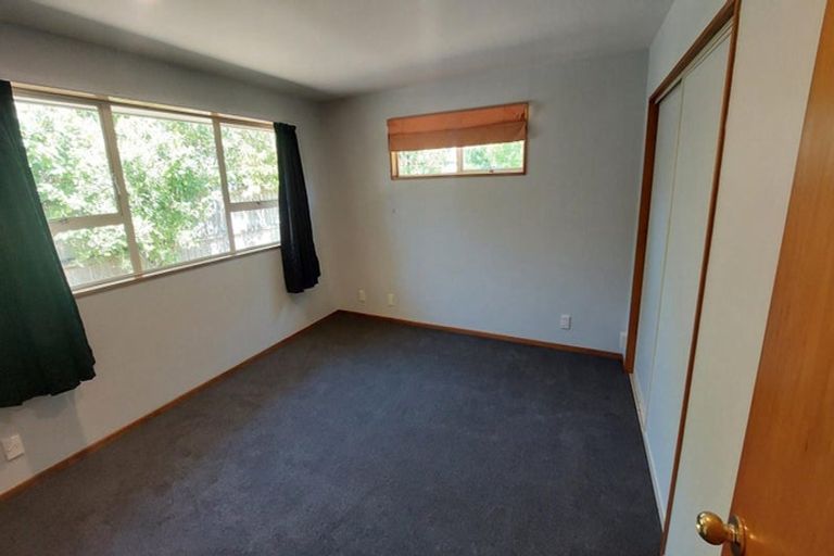 Photo of property in 2 Wardour Mews, Avonhead, Christchurch, 8042