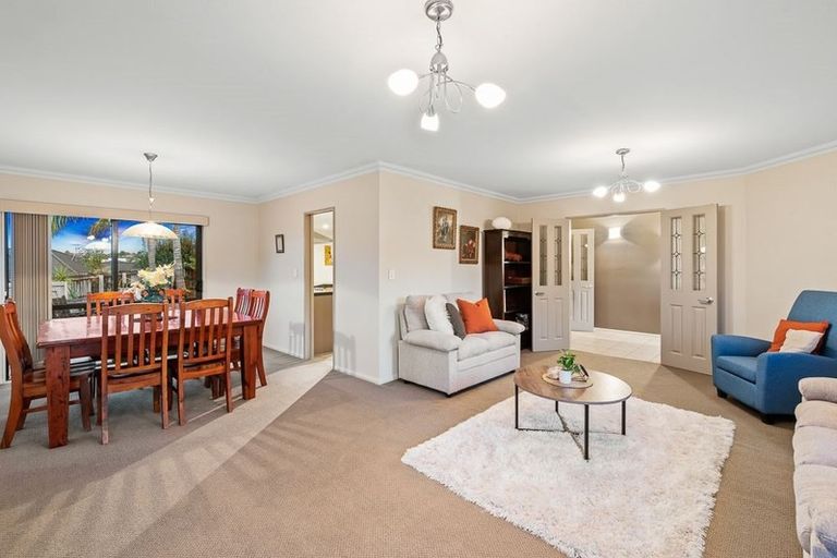 Photo of property in 45 Sapperton Drive, Henderson, Auckland, 0612