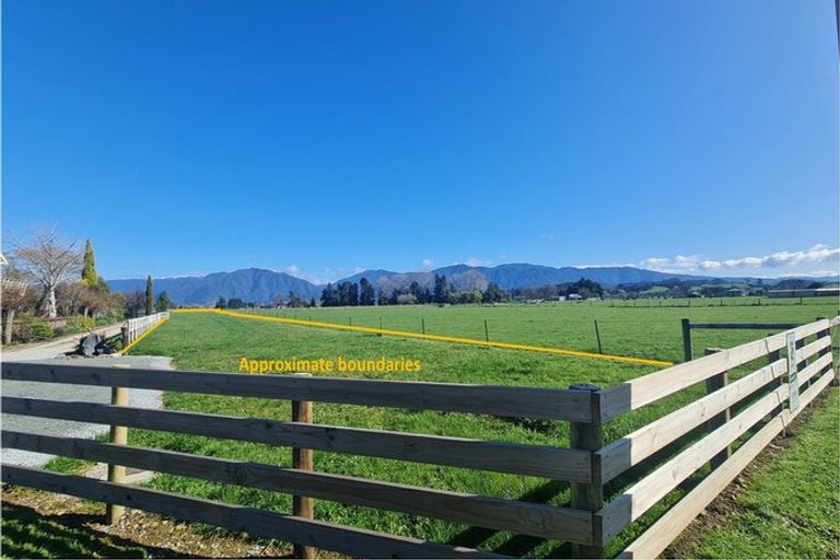 Photo of property in 362 Abel Tasman Drive, Motupipi, Takaka, 7183