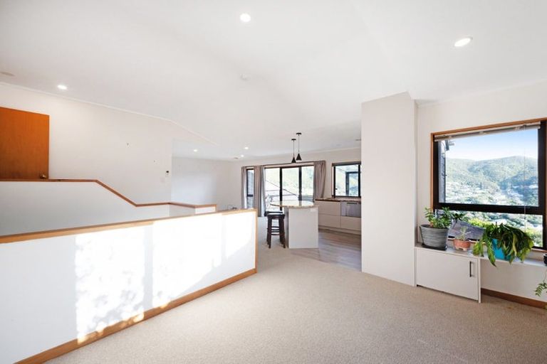 Photo of property in 16a Parklands Drive, Karori, Wellington, 6012